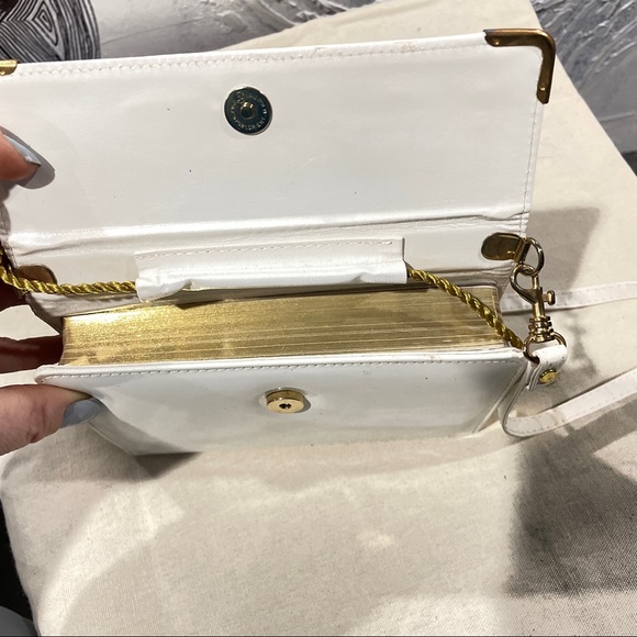 Precious Moments Vintage Children’s bible in carrying case with strap - Picture 4 of 7